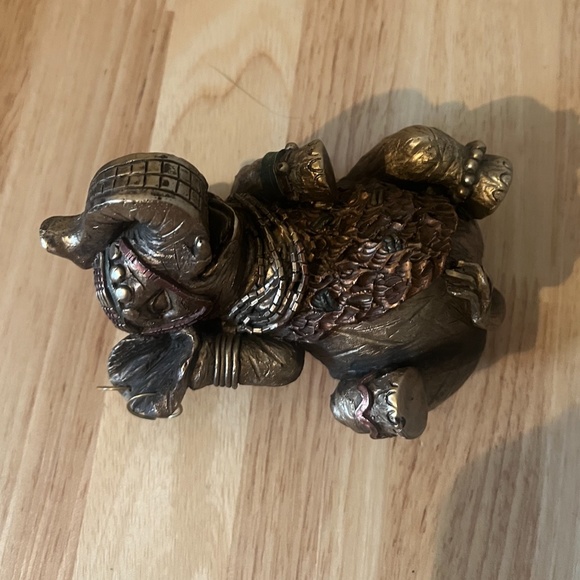 Vintage elephant sitting on its back statue decor EUC - Picture 2 of 5